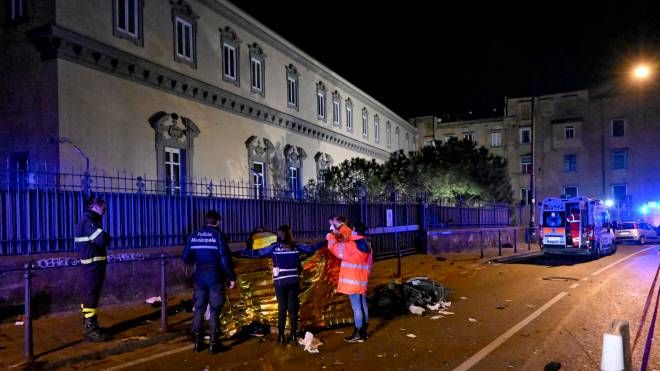 L'incidente mortale accaduto nella notte a Napoli al Corso Vittorio Emanuele Coinvolti uno scooter ed una Panda. 