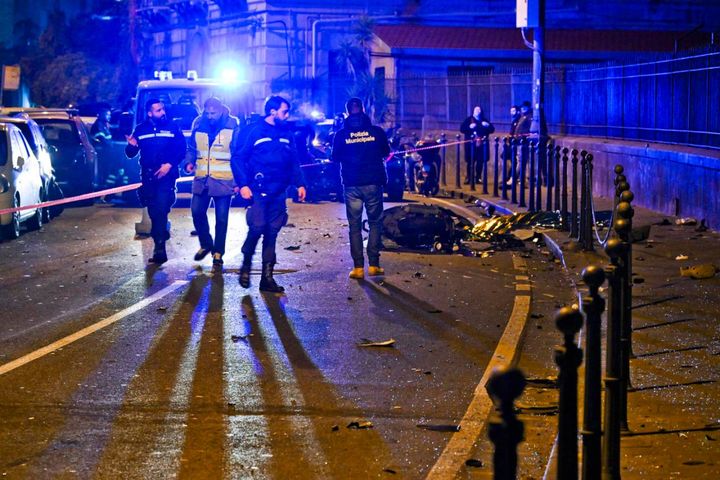 L'incidente mortale accaduto nella notte a Napoli al Corso Vittorio Emanuele Coinvolti uno scooter ed una Panda. Nello scontro frontale il 20enne, dello Sri Lanka, che guidava lo scooter è morto sul colpo 8 gennaio 2023 