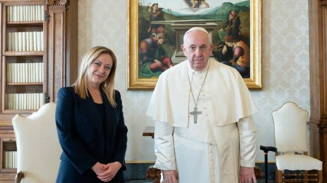Giorgia Meloni e Papa Francesco (Ansa/Vatican Media)