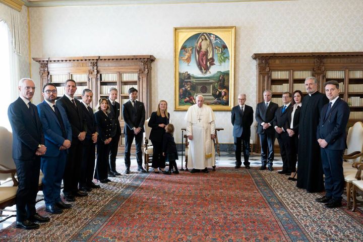 Giorgia Meloni in udienza con Papa Francesco (Ansa/Vatican Media)