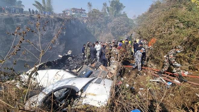 Nepal, precipita aereo con 72 persone a bordo (Ansa)
