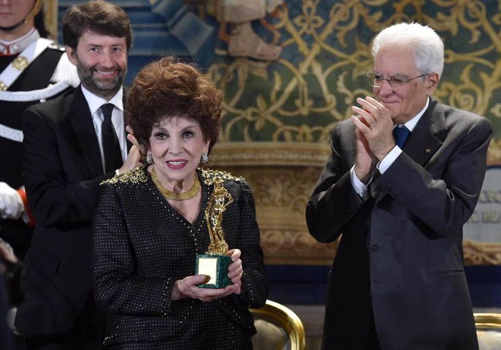 Gina Lollobrigida premiata con il Davide nel 2016 (Ansa)