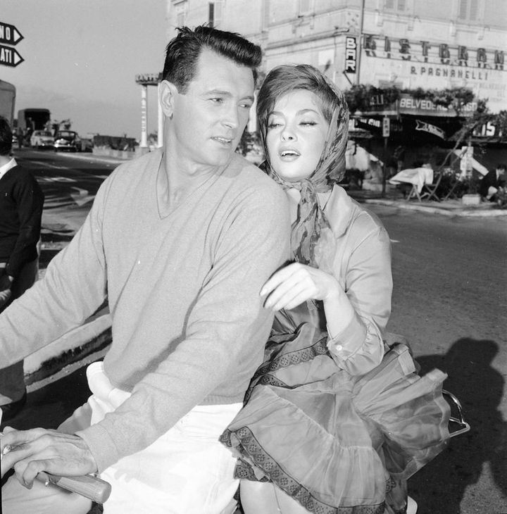 Con Rock Hudson durante le riprese di 'Torna a settembre' nel 1951 (Ansa)