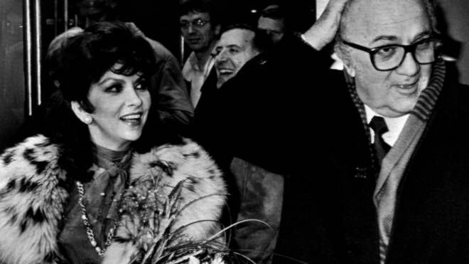 Con Federico Fellini nel 1986 (Ansa)