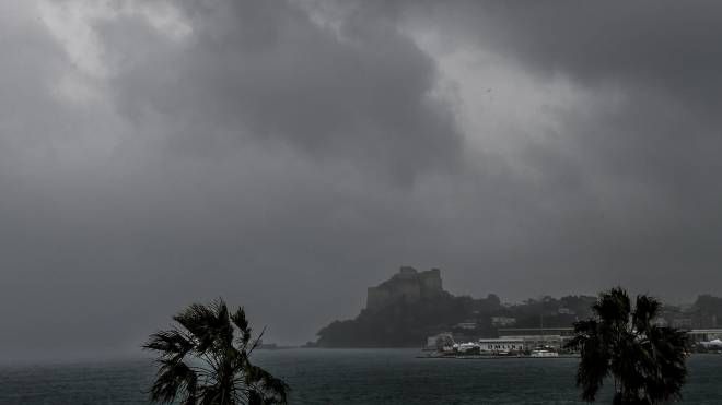 Maltempo in Campania: collegamenti difficili per Ischia e Procida