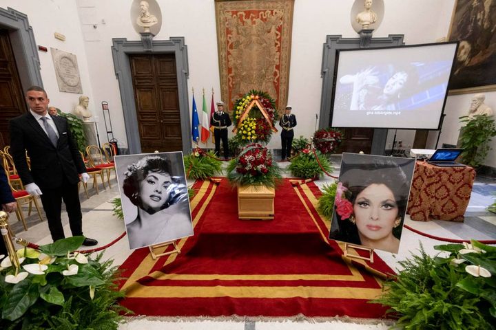 Gina Lollobrigida, la camera ardente in Campidoglio