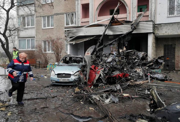 Ucraina, si schianta elicottero su un asilo. Morto il ministro dell'Interno e il suo vice (Ansa)