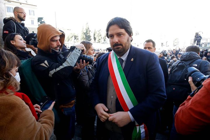 Domenico Petrini, sindaco di Subiaco ai funerali di Gina Lollobrigida 