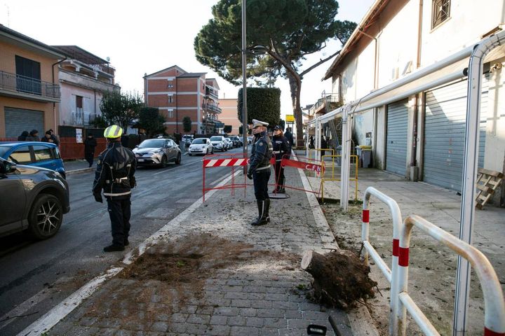 Il luogo del grave incidente verificatosi questa notte alle porte di Roma (Ansa)