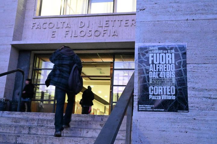 Facoltà di Lettere occupata alla Sapienza di Roma in soliderietà all'anarchico Cospito da più di 100 giorni in sciopero della fame contro il 41bis