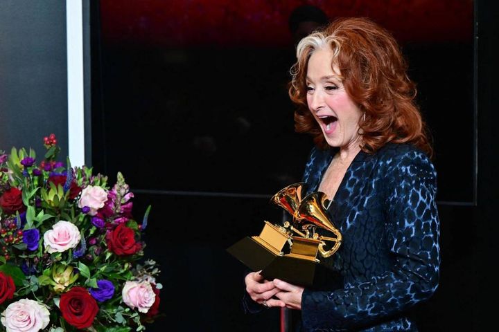 Grammy Awards, la canzone dell'anno è “Just Like That” della cantautrice Bonnie Raitt 