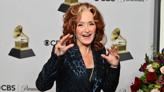 Grammy Awards: Bonnie Raitt premiata per la miglior canzone dell'anno