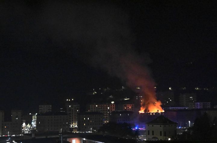 Incendio a Genova (Ansa)