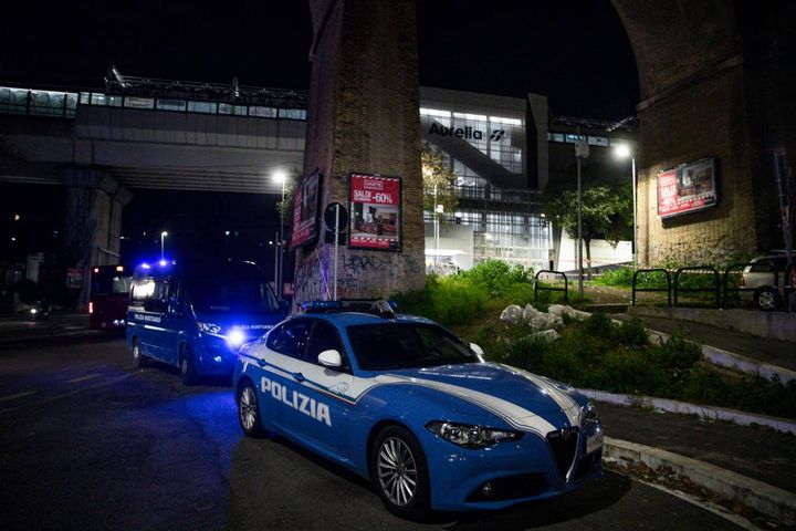 La polizia effettua i rilievi sul luogo dell'omicidio alla Stazione Valle 
Aurelia,  Roma, 19 febbraio 2023