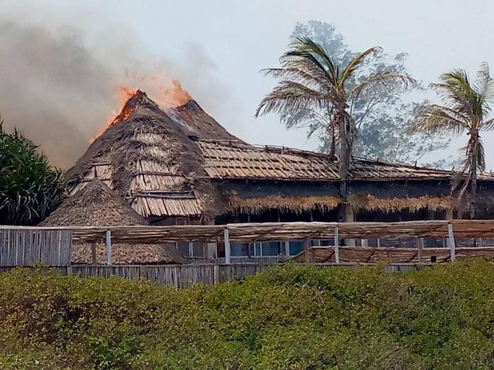 L'incendio al resort Barracuda (Ansa)