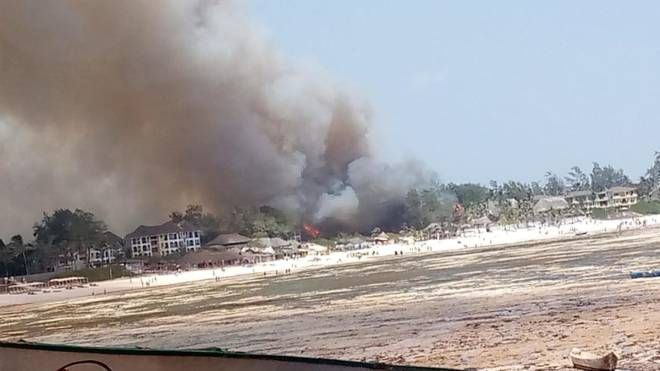 L'incendio al resort Barracuda (Ansa)