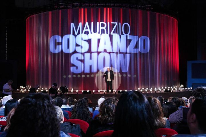 Il palco del Maurizio Costanzo Show (Ansa)