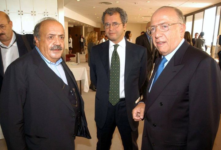 Maurizio Costanzo con Enrico Mentana e Fedele Confalonieri (ImagoEconomica)