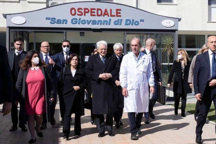 Il presidente Mattarella a Crotone dopo il naufragio dei migranti (Ansa)