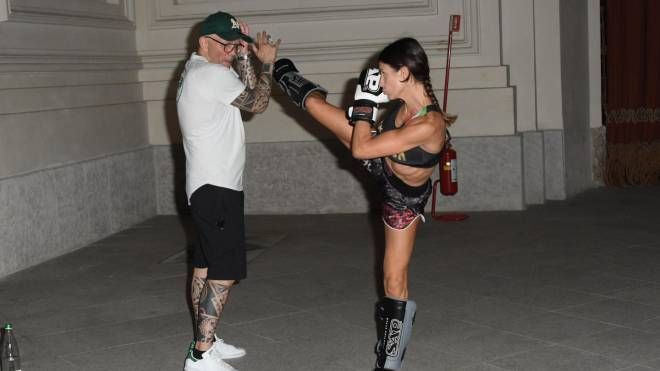 Elisabetta Canalis è un'appassionata di kickboxing (Fotogramma)