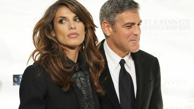 Elisabetta Canalis con George Clooney (Afp)