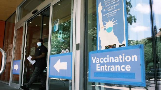 Un centro vaccini a New York