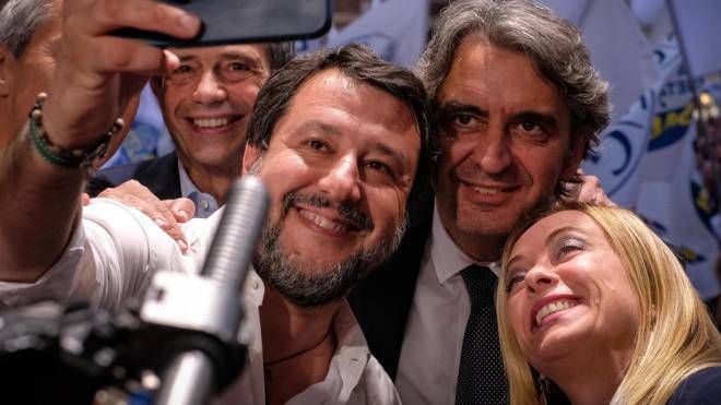 Federico Sboarina con Matteo Salvini e Giorgia Meloni (Ansa)
