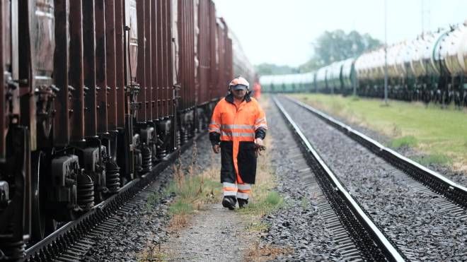 Treni merci diretti a Kaliningrad fermati in territorio lituano (Ansa)