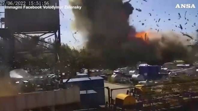 Ucraina, le immagini dell'attacco al centro commerciale