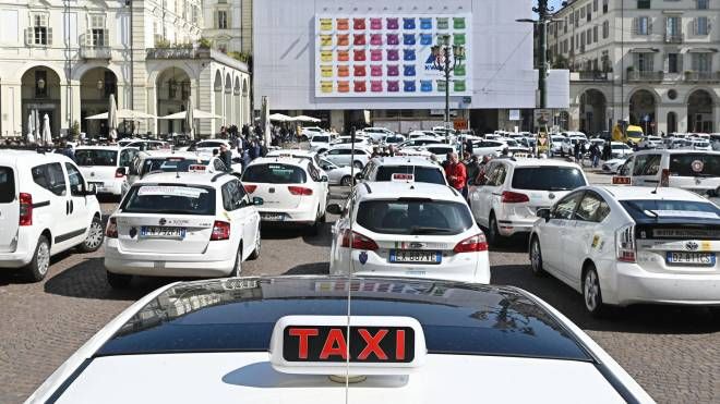 Lo sciopero dei taxi in Italia è previsto per il 5 e 6 luglio (Ansa)