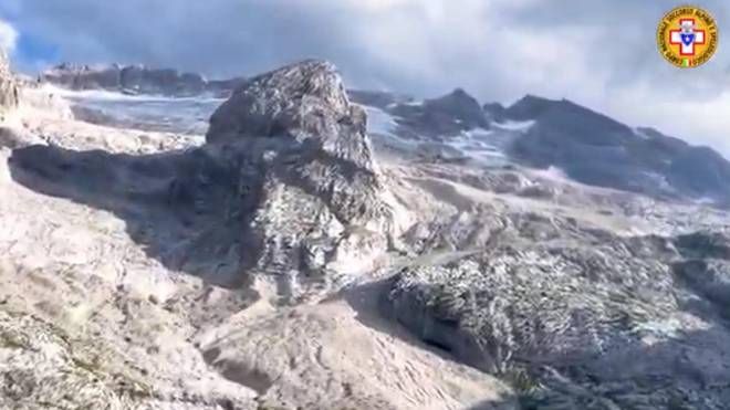 Marmolada, un frame tratto da un video del Soccorso Alpino (Ansa)