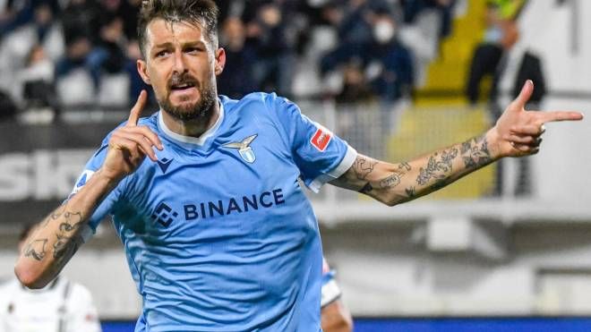 Non si placa la contestazione dei tifosi della Lazio contro Francesco Acerbi