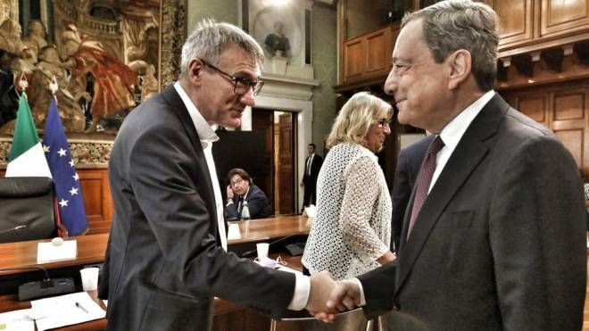 Il segretario Cgil Maurizio Landini e il premier Mario Draghi (Ansa)