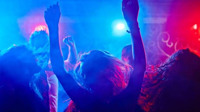 Punture in discoteca: fenomeno che dilaga in Europa, non ancora documentato in Italia