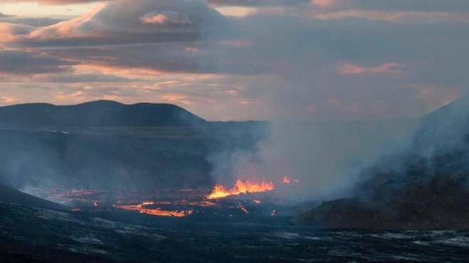 La fenditura in Islanda dove è iniziata l'eruzione di lava (Ansa)