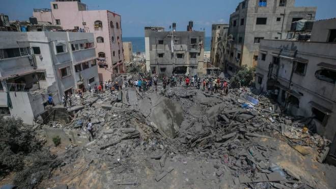 Gaza, un bombardamento di Israele (Ansa)