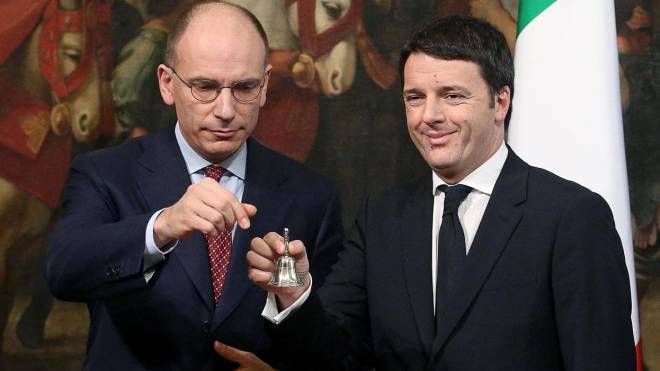 Il passaggio di consegne fra Letta e Renzi nel 2014, dopo il famoso 'stai sereno Enrico'