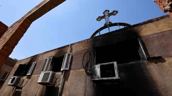 La chiesa copta a Giza dove è scoppiato l'incendio (Ansa)