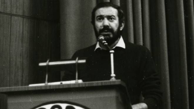 Mario Capanna (77 anni) ai tempi di Democrazia Proletaria