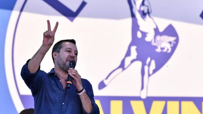 Matteo Salvini sul palco di Pontida