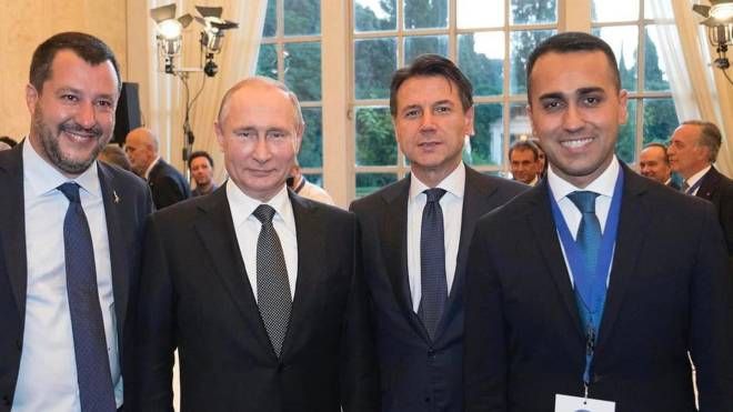 Vladimir Putin, con Giuseppe Conte, Luigi Di Maio e Matteo Salvini