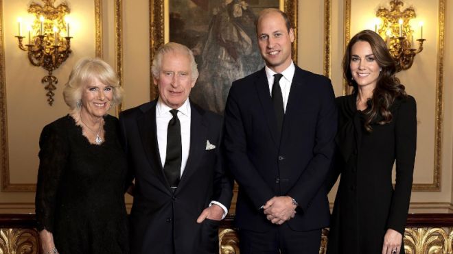 Camilla, Carlo, William e Kate nella foto che segna la fine del lutto 