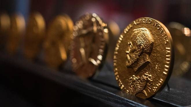 Medaglie d'oro per il premio Nobel (Ansa)
