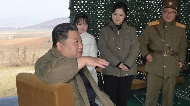 Kim Jong-Un con la figlia e la moglie