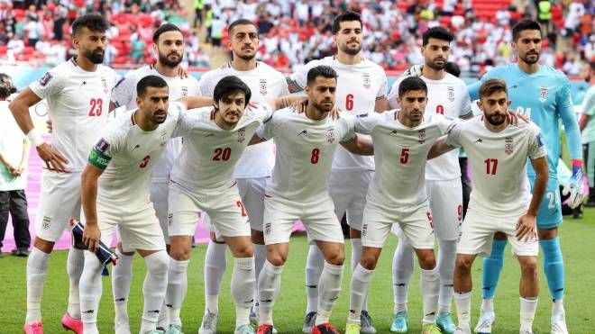 I giocatori dell'Iran in posa prima della sfida contro il Galles