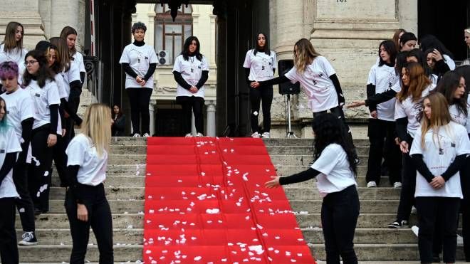 Flashmob a Roma nella giornata contro la violenza sulle donne 