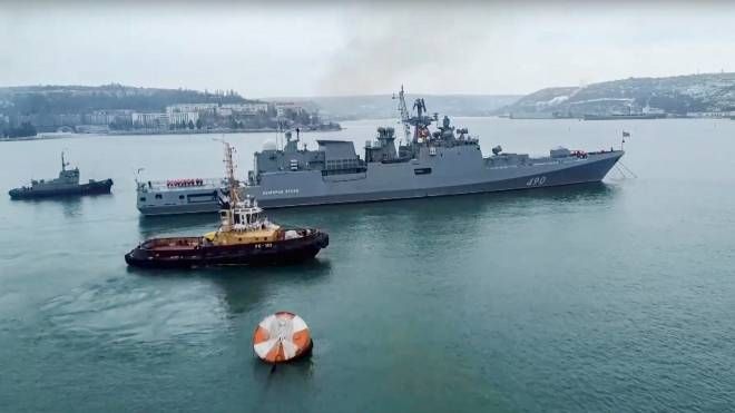 Nave russa nel Mar Nero durante un'esercitazione, gennaio 2022 (Ansa)