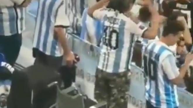 Il tifoso che si alzato dalla carrozzina per celebrare l'Argentina