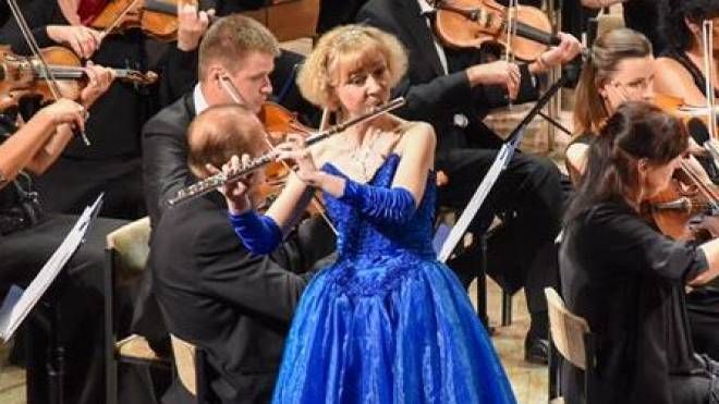Olena Kocherga suona nell’orchesta di Zaporizhzhia