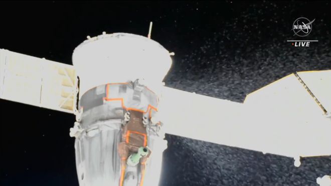 La perdita è ben visibile sul video pubblicato dalla Nasa (Twitter @Space_Station)